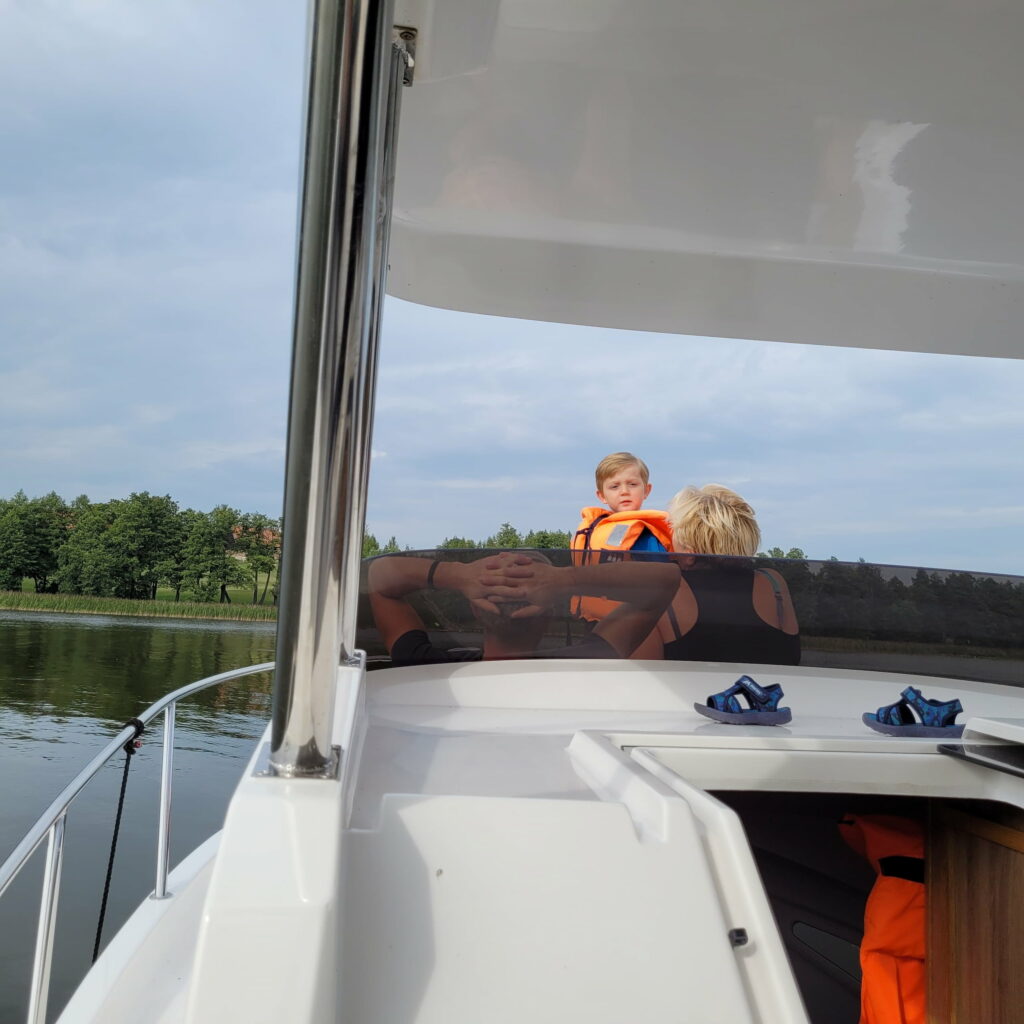 Sicherheit auf dem Wasser: Einsteiger-Guide für Hausbooturlaub